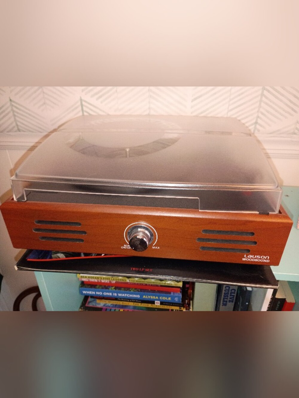ElectronicWood Finish Turntable with Black Accents - Vintage Style Record Player